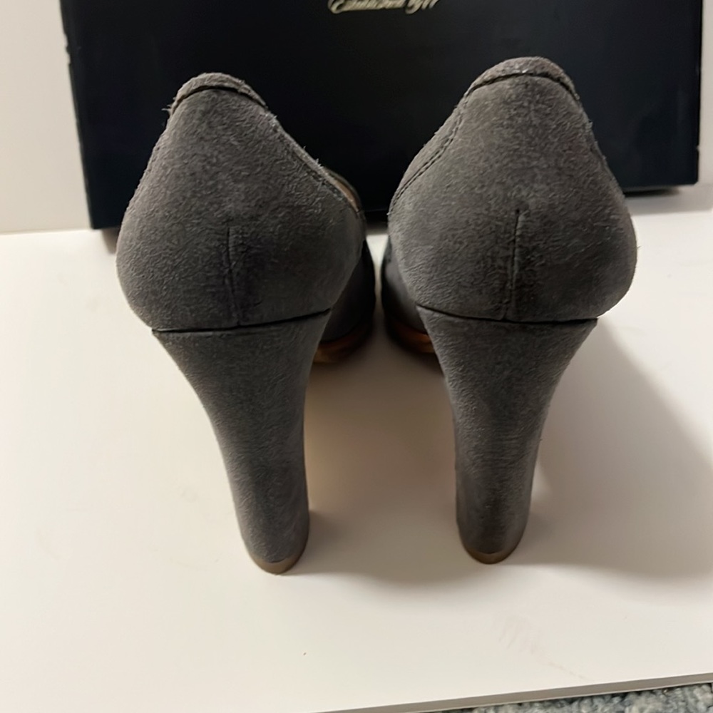 Talbots Grey Suede Heel - Picture 5 of 7